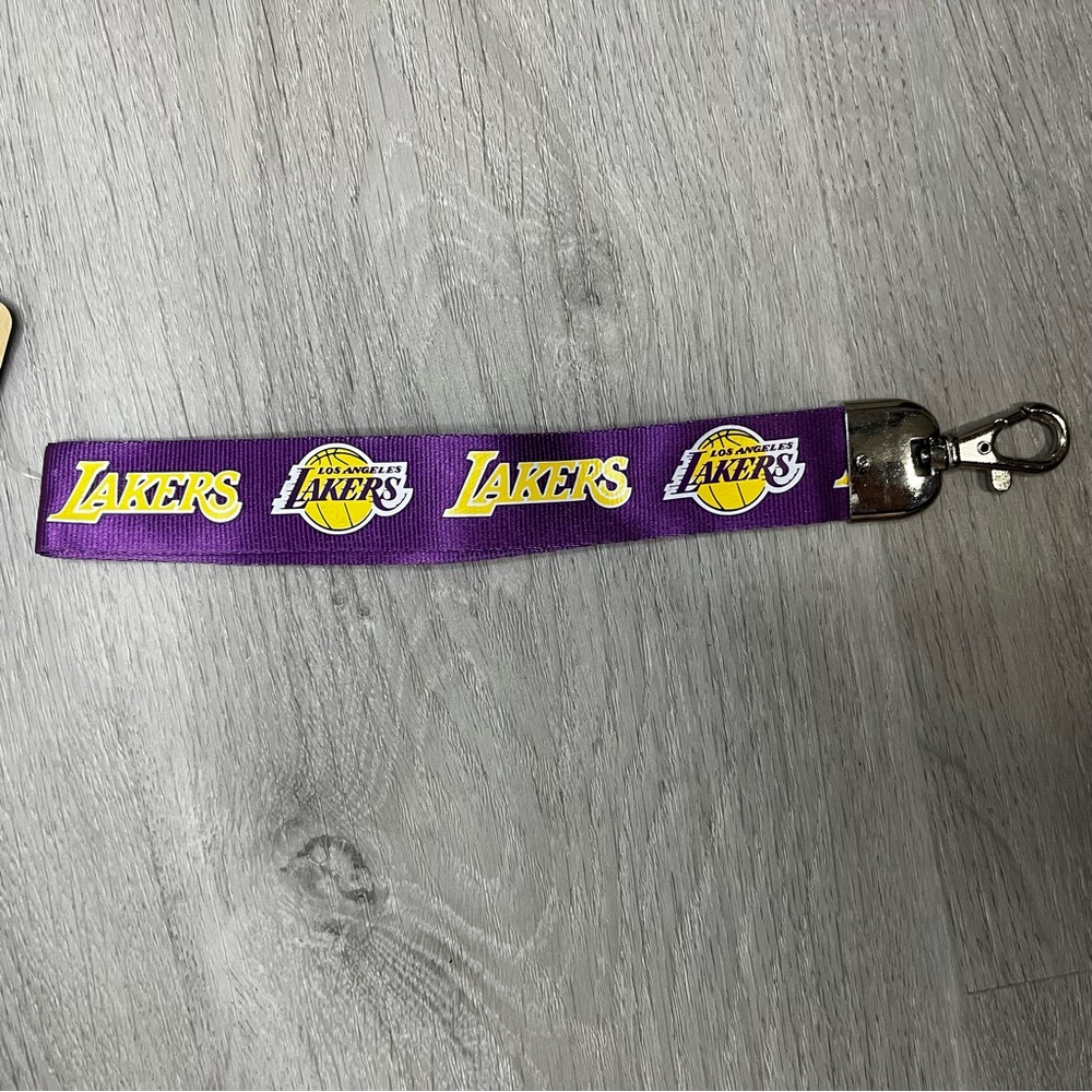 🟣🟡 NBA Los Angeles Lakers Wristlet Lanyard Keychain – Purple